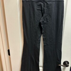 Athleta Women's Black Flared Capri pants size 14/ NWOT A220